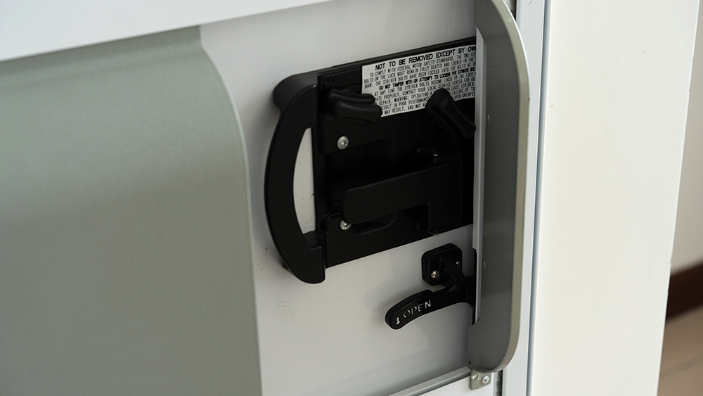 아이로 자동 안전 잠금 장치가 있는 고급 모터홈 도어  - Door Lock 리뷰 및 가격